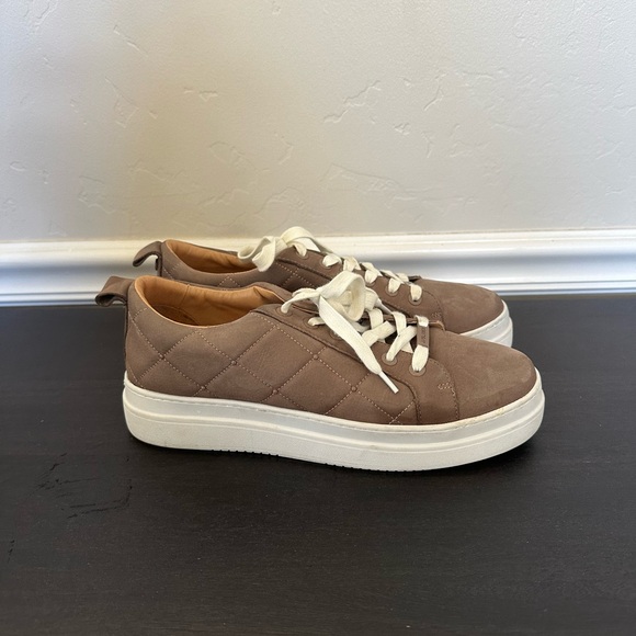 J/Slides NYC Quilted Platform Sneaker - Picture 6 of 9